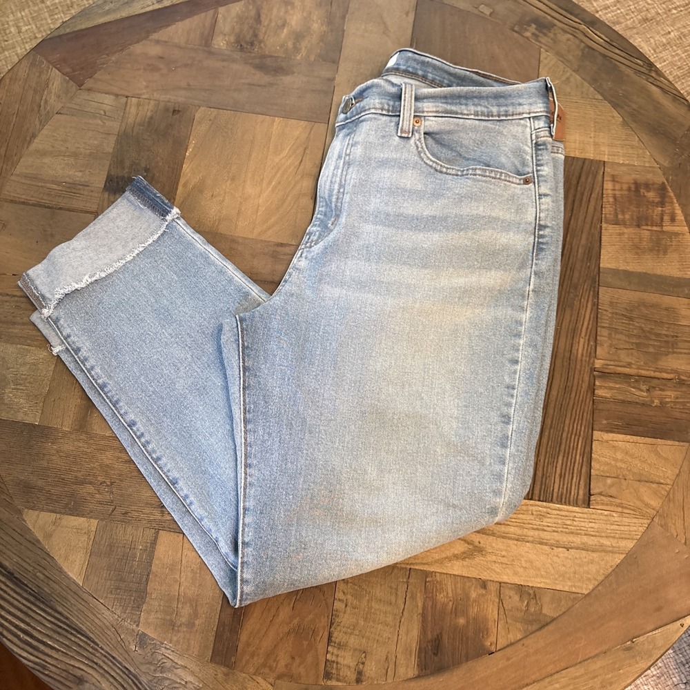 Denizen from Levi's Women's Boyfriend Light Wash Cuffed  Jeans Size 12 W 31